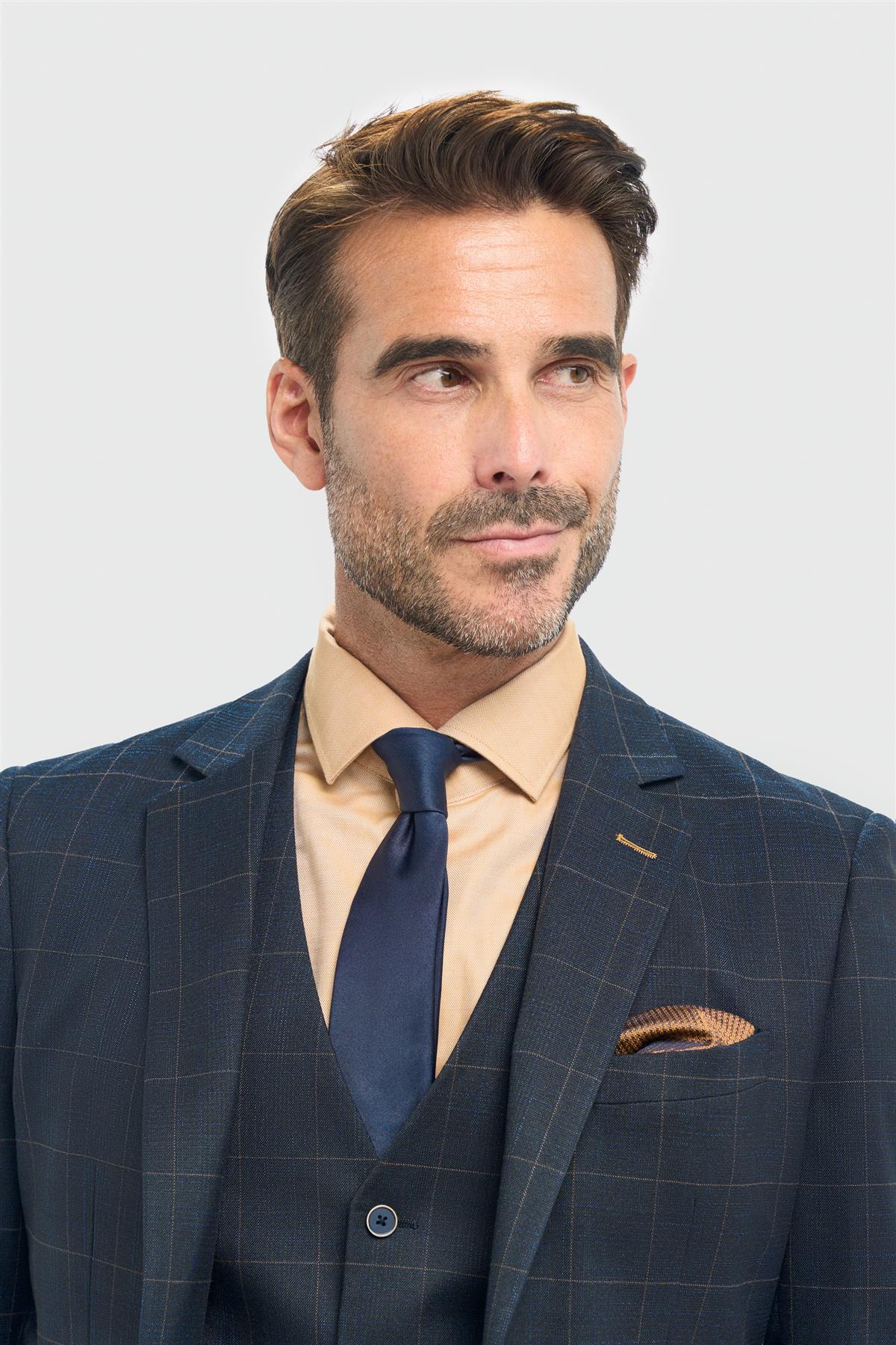 Miesten laivastonsininen ruutukuvioinen mittatilaustyönä tehty bleiseri