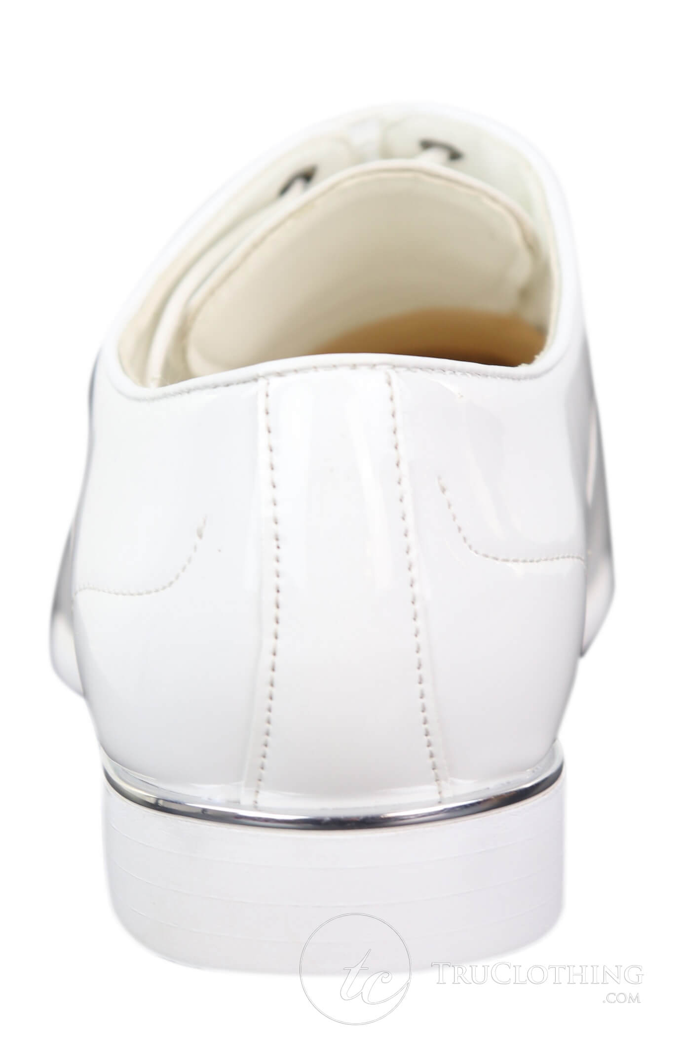 Miesten kiiltävät lakatut muodolliset kengät