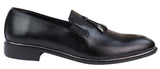 Miesten slip-on-kengät tupsuilla, joissa on metallireunus