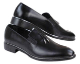 Miesten slip-on-kengät tupsuilla, joissa on metallireunus