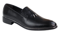 Miesten slip-on-kengät tupsuilla, joissa on metallireunus