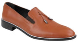 Miesten slip-on-kengät tupsuilla, joissa on metallireunus