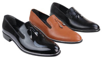 Miesten slip-on-kengät tupsuilla, joissa on metallireunus