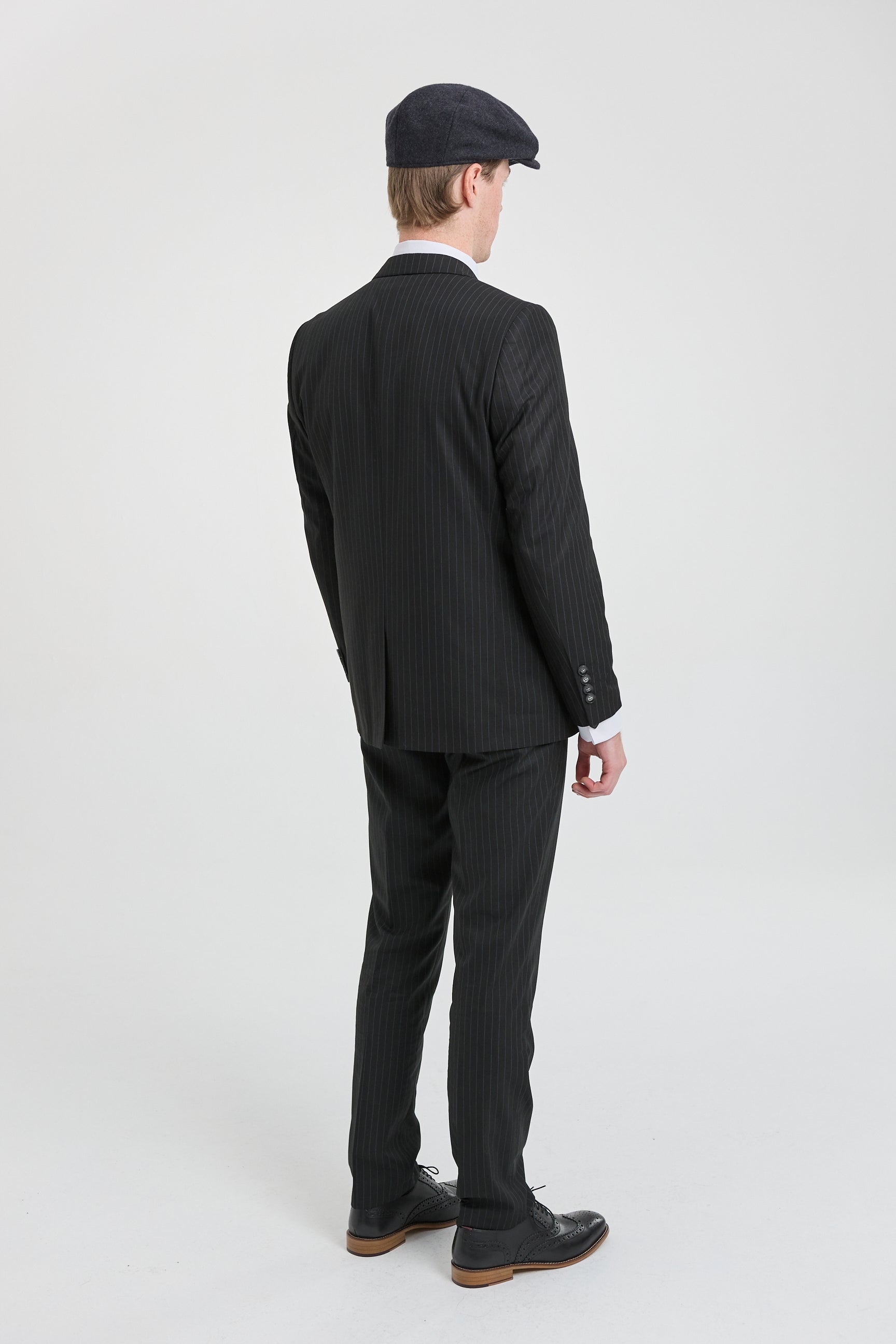 Miesten musta kolmiosainen pinstripe-puku
