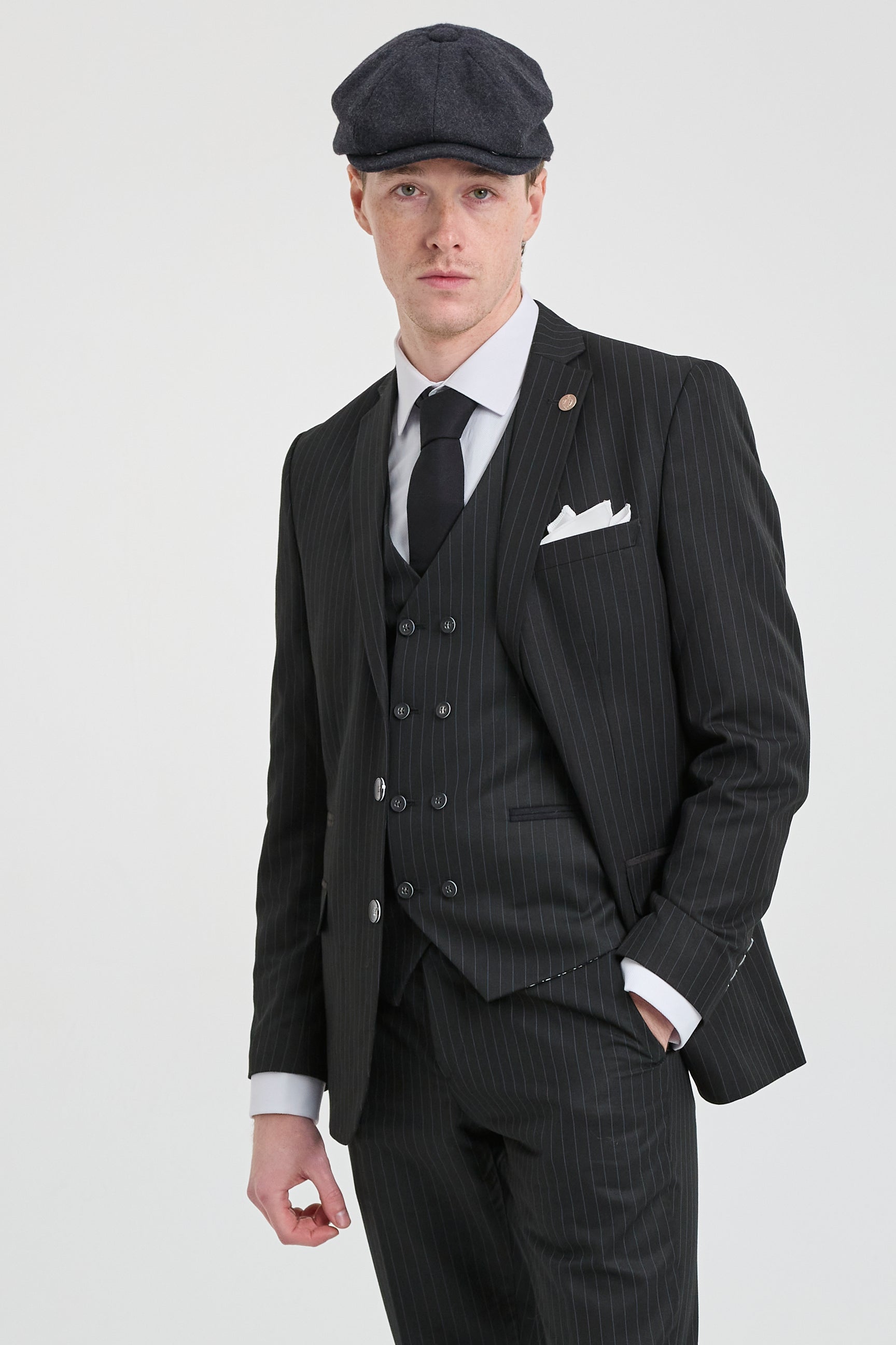Miesten musta kolmiosainen pinstripe-puku