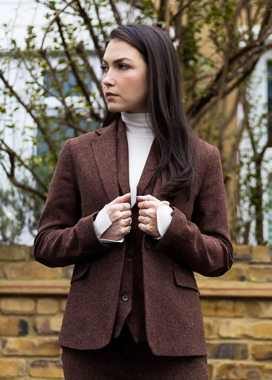 WS-12 - Naisten tweed-pukubleiseri kalanruotokuvioisella villakankaalla, ruosteenruskea