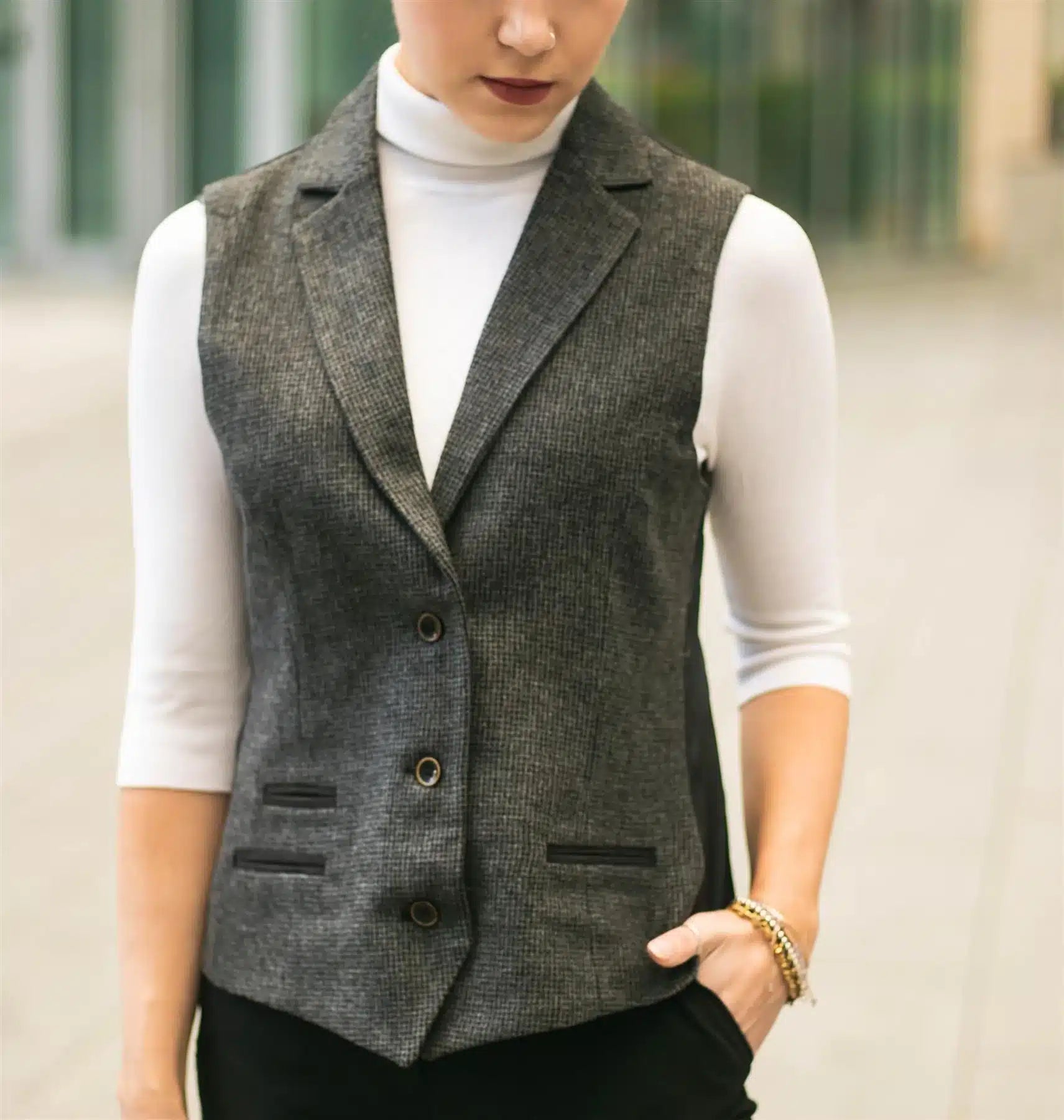 Naisten harmaa tweed-liivi kalanruotokuviolla, 1920-luvun huippumalli, mittatilaustyönä tehty, vintage retro